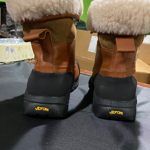 UGG Tan and Black Adirondack Boots - Picture 13 of 15
